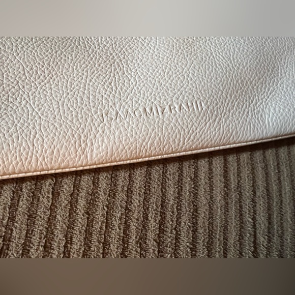 Isaac Mizrahi leather pouch new - Picture 2 of 2